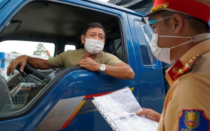 Bộ Công Thương đề xuất ưu tiên tiêm vaccine cho tài xế, phụ xe ngành vận tải, logistics