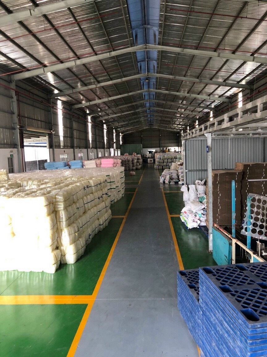 Cho thuê 3500 m2 đất kèm nhà xưởng tại Long An