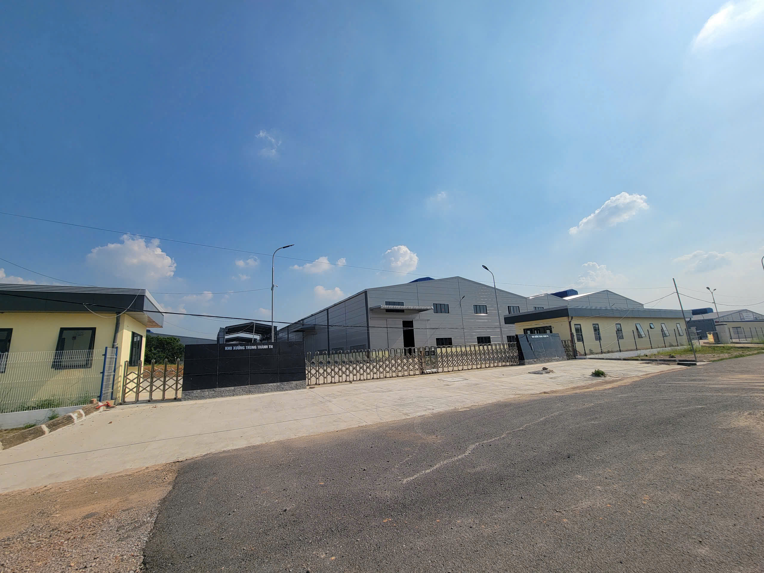 Cho thuê 2 nhà xưởng có văn phòng tại KCN Sông Công II, Thái Nguyên 