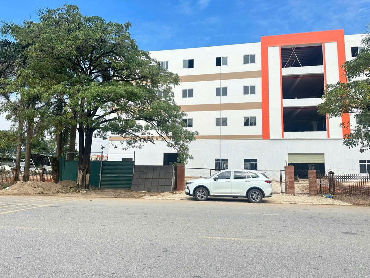 Cho thuê nhà xưởng 4 tầng 8000m2 ở ngoài Khu công nghiệp của huyện Bình Xuyên Tỉnh Vĩnh Phúc (cũ)