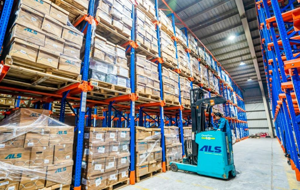 [Đã giao dịch]Cho thuê 3800 kho để hàng trong bãi logistics gần cảng Đình Vũ - Hải Phòng