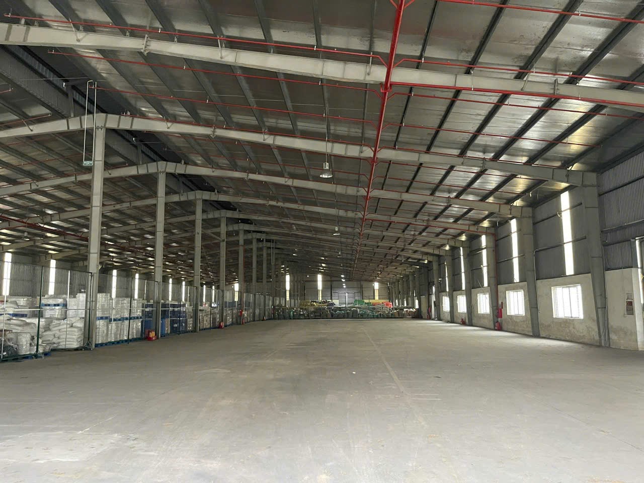 Cho thuê nhà kho, nhà xưởng 2500m2 trong KCN Quất Động tại Hà Nội