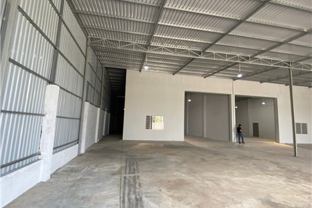 Cho thuê 700 m2 kho xưởng tại Bình Chánh